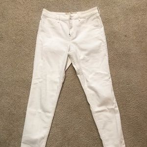 White Hollister high rise skinny jeans!